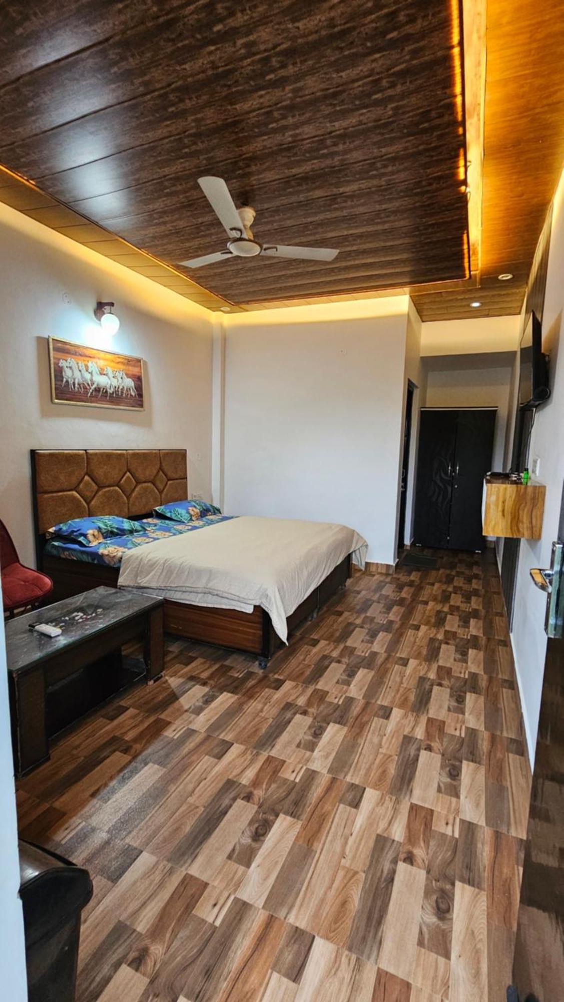 Hotel On The Rocks Kasauli Esterno foto