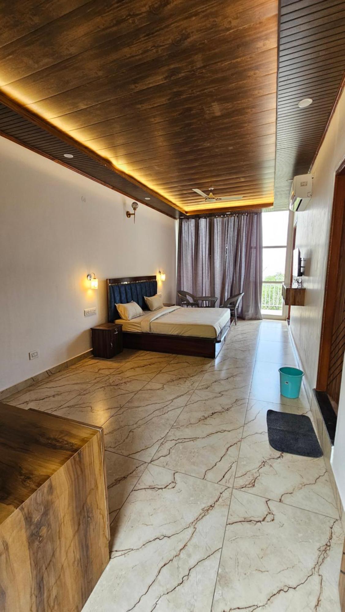 Hotel On The Rocks Kasauli Esterno foto
